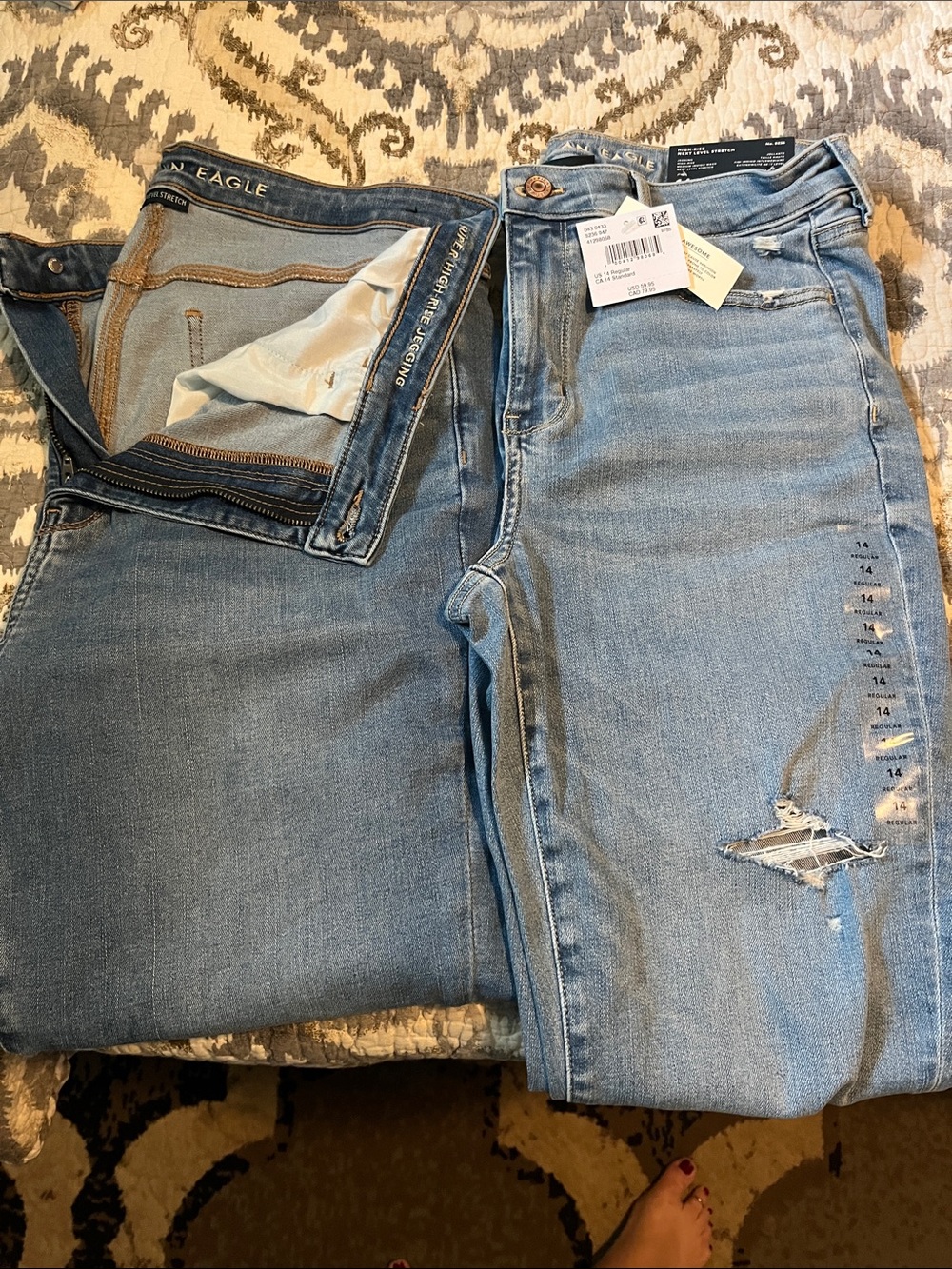 American Eagle Outfitters Light Blue Skinny Jeans with Distressed Detail